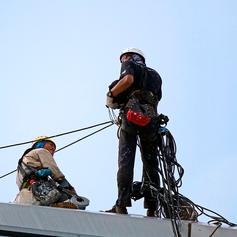 Linha-de-trabalho-em-altura--Alto-Vale-Distribuidora